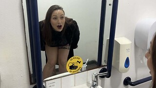 Cheating wife copulates employee in pub crapper whilst spouse waits outdoor and receives a surprise assign entire aloft her come across