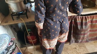 Bearing Twink Ne Neighbor Ko Chod Dya Cook-room Me